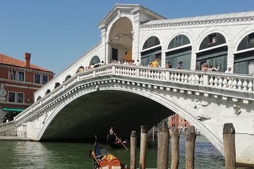 Tour of Venice between Art, History, Legend and Secrets