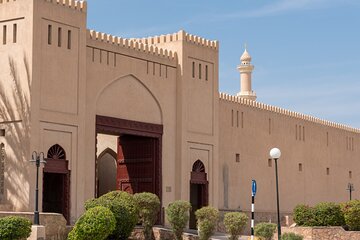 Full Day Exploration of Nizwa Bahla and Al Hamra from Muscat