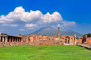 Full Day Tour in Pompeii Ruins and Amalfi Coast from Naples