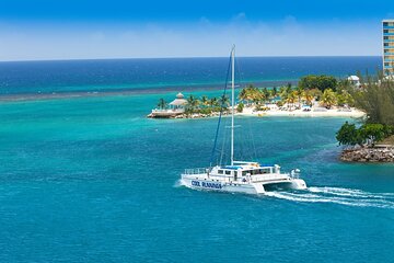 Private Catamaran Cruise Tour in Negril Beach and Rick's Cafe 