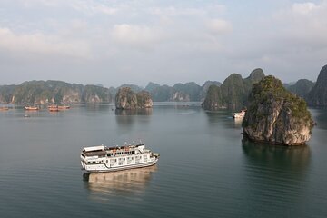 La Regina Classic Cruise, Stunning Bai Tu Long Bay 2 Day 1 Night 