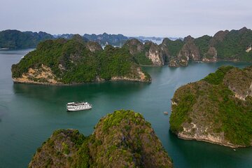 Bai Tu Long Bay Overnight Cruise from Hanoi Inlcuded Transfer