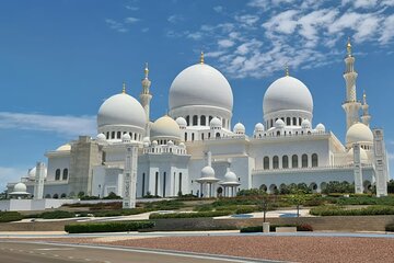 Abu Dhabi city tour with Sheikh Zayed Mosque