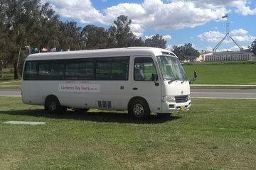  Hop-on Hop-off Sightseeing Tour in Canberra