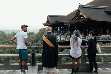 Private 3-Hour Kiyomizu-dera Temple Tour with a Buddhist Monk