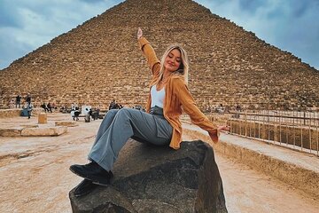 Private inclusive day Tour To Pyramids of Giza & Egyptian Museum and The Bazar.