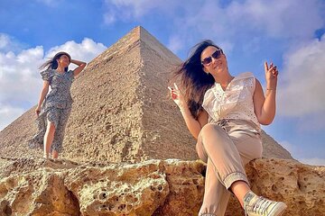 Cairo Sightseeing Tour (Giza Pyramids, Sphinx ,Museum and Bazaar)
