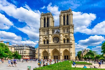 Self Guided Louvre (no ticket) & Big Paris City Audio Tour