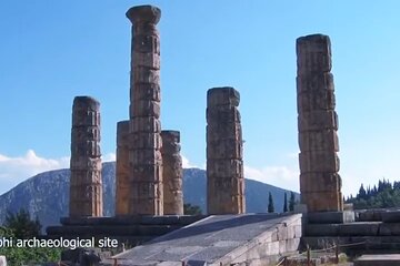 Private Delphi tour with a Pickup 