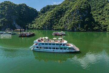 Luxury Lan Ha Bay Cruise Day trip: Kayaking, Biking, swimming