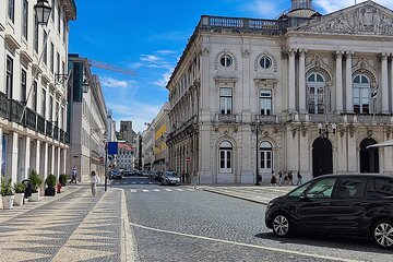 Private Lisbon Airport to City Transfer 