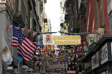 The Spanish Quarters, Street Art and Local Market Tour in Naples