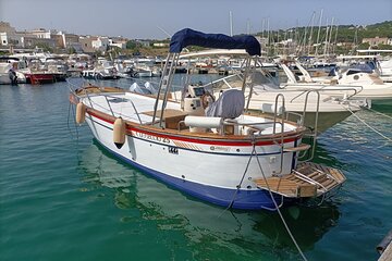 Monopoli Shared tour by Gozzo boat to the Polignano caves