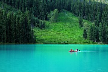 Private Lake View Day Tour -Moraine Lake, Lake Louise and Emerald