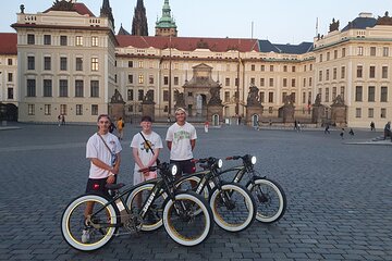 Grand City Tour of Prague on Retro Styled E-Bike 