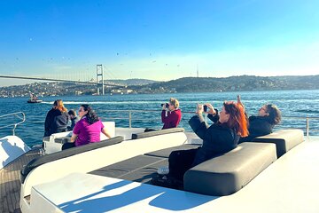 Guided Bosphorus Yacht Cruise with Asian Side Visit 