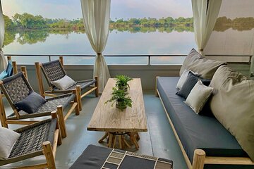 Zambezi Cruise : Luxury Sunset Cruise with 4 course dinner