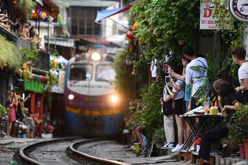 Small group Hanoi Street Food Tour with visit Train Street