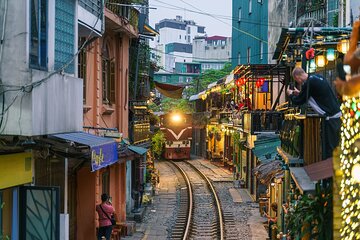 Private Hanoi Street Food Tour with visit Train Street