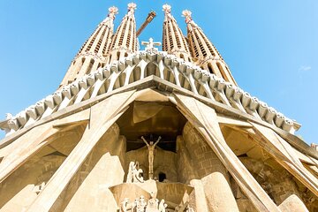 Best of Barcelona: Sagrada Familia, Park Guell, Montjuic & Gothic