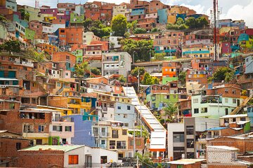 Private Tour to Explore Comuna 13 with transportation