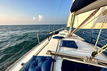 2 Hours Sailing Yacht Tour in Dubai
