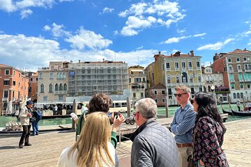 Rialto Market Food and Wine Lunchtime Tour of Venice