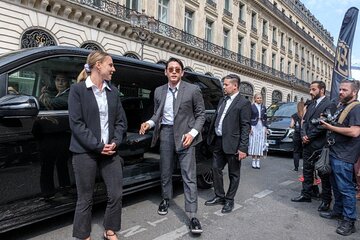 VAN transfer from Paris to Roissy CDG or Orly airport