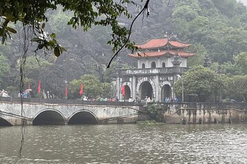 Hoa Lu, Trang An and Hang Mua Cave Day Tour from Hanoi