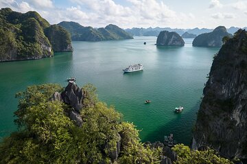 Dragon Eyes Cruises 3 Day Explore Halong Bay from Hanoi