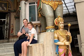 Private Mumbai City & Bollywood Studio Guided Tour with Transport