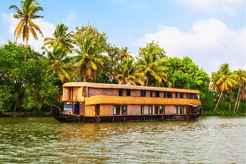 Day Trip to Alleppey with backwater Experiences (Guided Full Day City Tour)