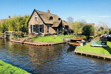 VIP Private Tour Giethoorn and Keukenhof with Transportation