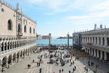 Unmissable Venice with private tour in Portuguese