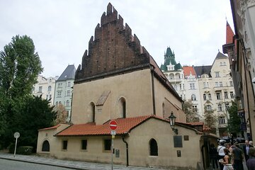 Private Tour of the Jewish Museum with Synagogues and Cemetery