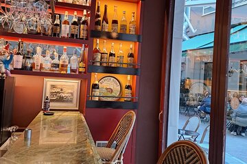 Fun semi-private Wine Experience in Athens with Wine Lover