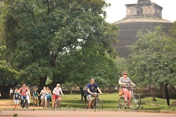 Polonnaruwa Ancient City Cycling Tour from Sigiriya or Dambulla