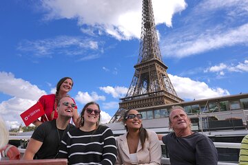 Paris Walking Day Tour with Eiffel Tower Access and Cruise Ticket