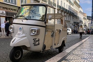 Tuktuk adventure through Lisbon
