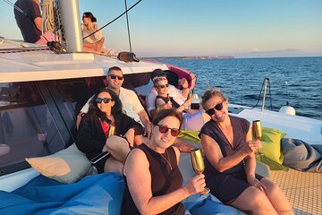 Catamaran 2 hrs Sunset Sailing Cruise unlimited Champagne Drinks