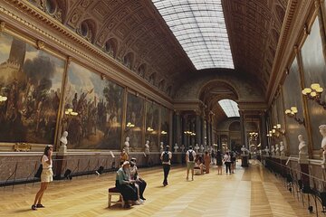 Versailles Palace Audio-Guided Tour by Shuttle from Paris