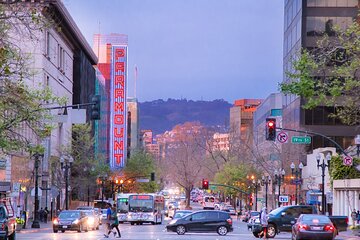 Self-Guided Oakland Tour in an Urban Excursion