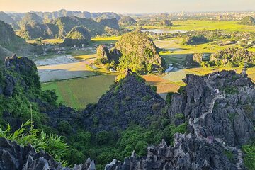 1 Day Luxury Tour in Bai Dinh, Trang An and Mua Cave from Hanoi