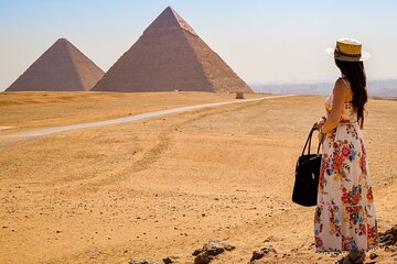  Tour from Hurghada to Cairo by Private Car