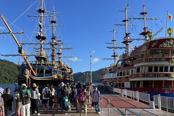 View of Mt. Fuji, Chureito Pagoda and Hakone Cruise Day Trip