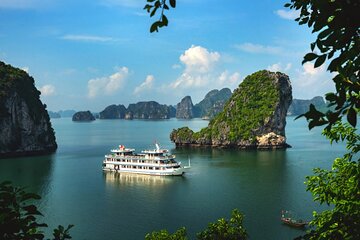 Bai Tu Long Bay Overnight Cruise with Less Tourist Area