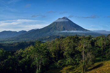 Arenal Volcano and Baldi Hot Springs Full day from San José