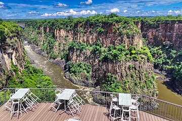 Private Walking Tour to Victoria Falls Bridge and Museum