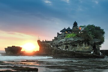 Tanah Lot temple + Taman Ayung temple at dusk / Private tour 8 hours, Hotel transfer, English/Japanese driver / guide, Arrangements OK