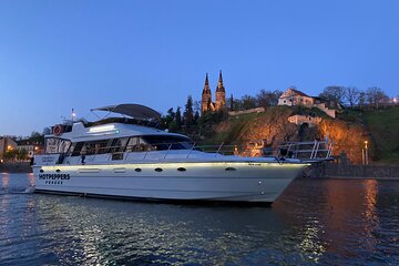 One-hour Private Cruise for 10 People